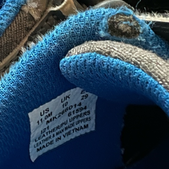 Merrell Kids Mid Boot Unisex Size 11. Easy on with Velcro strap & non tie laces - Picture 3 of 4